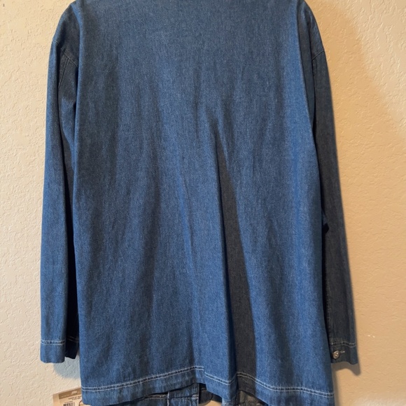 Sweet & Unique Vintage Denim Jacket with Embroidered Heart Pocket! - Picture 2 of 9